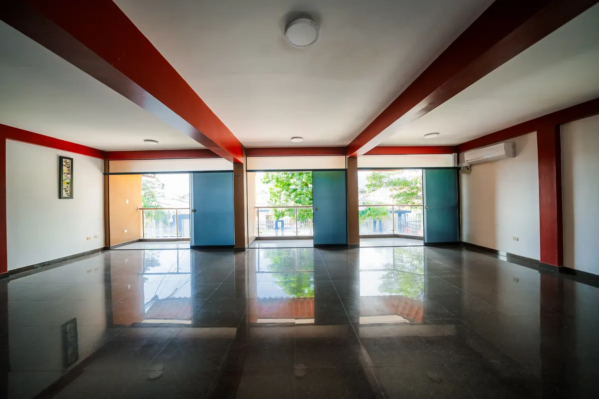 Auditorio y sala de conferencias del Hotel Arenas del Mayo en Moyobamba