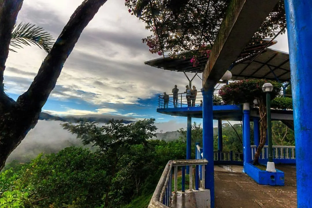 Mirador Punta de Tahuishco y río Mayo cerca al Hotel Arenas del Mayo en Moyobamba
